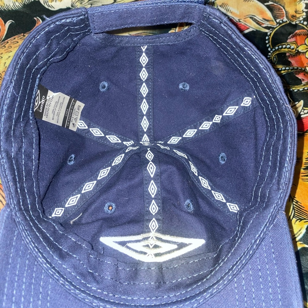Umbro strapback hat - Picture 3 of 3